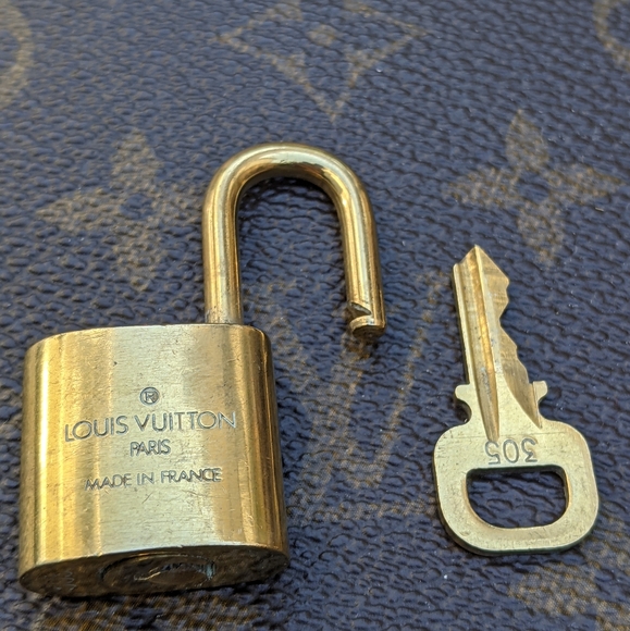 ⭐ #305 vintage Louis Vuitton padlock and ke - Picture 2 of 6